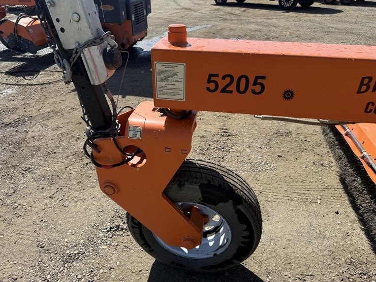lay-mor-sm-300-3-wheel-broom-image-6