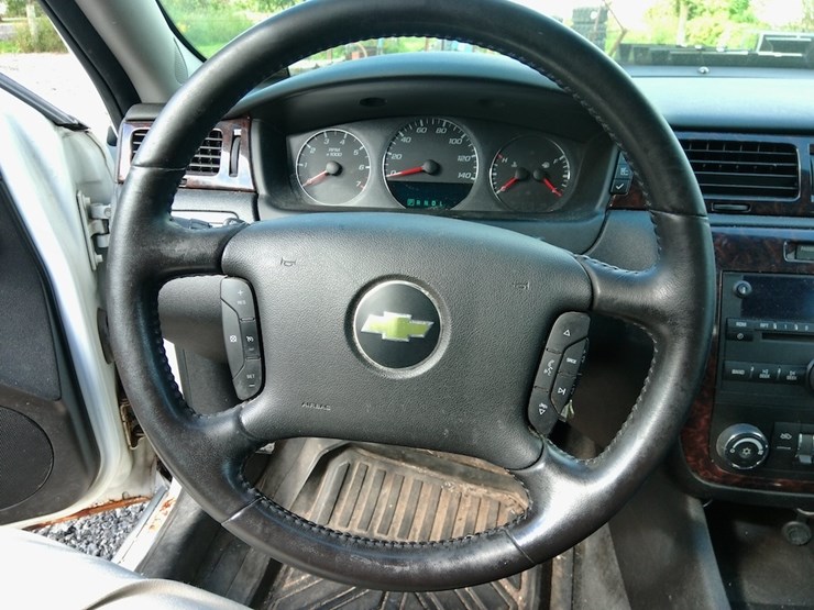 2011-chevy-impala-image-10