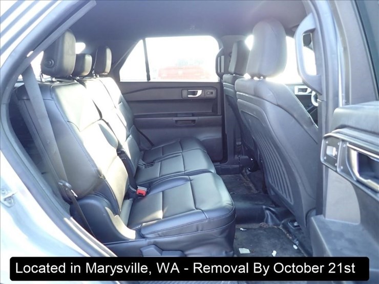 2020-ford-explorer-image-24