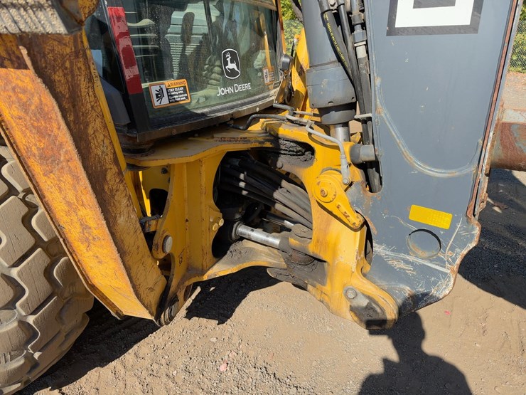 2017-deere-410l-image-17