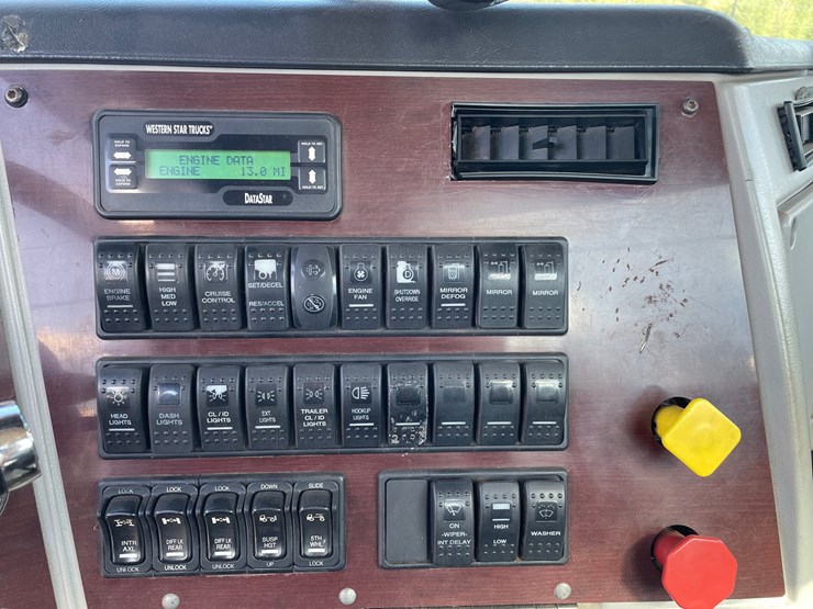 2016-western-star-4900sb-image-81