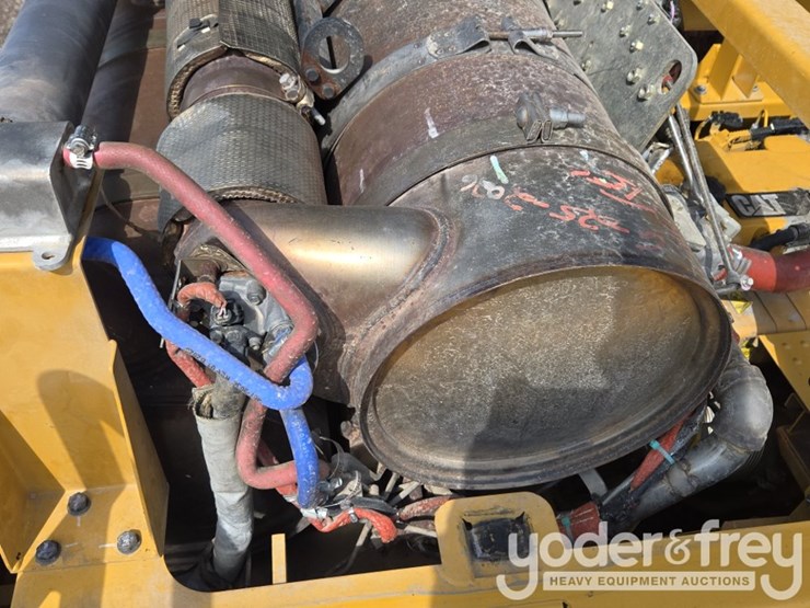 2018-caterpillar-352-image-58