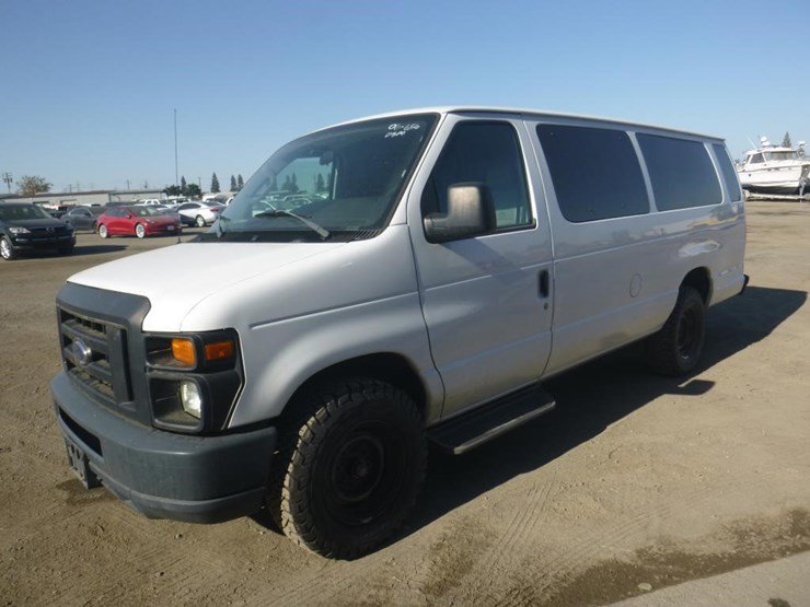 2012-ford-econoline-350-image-2