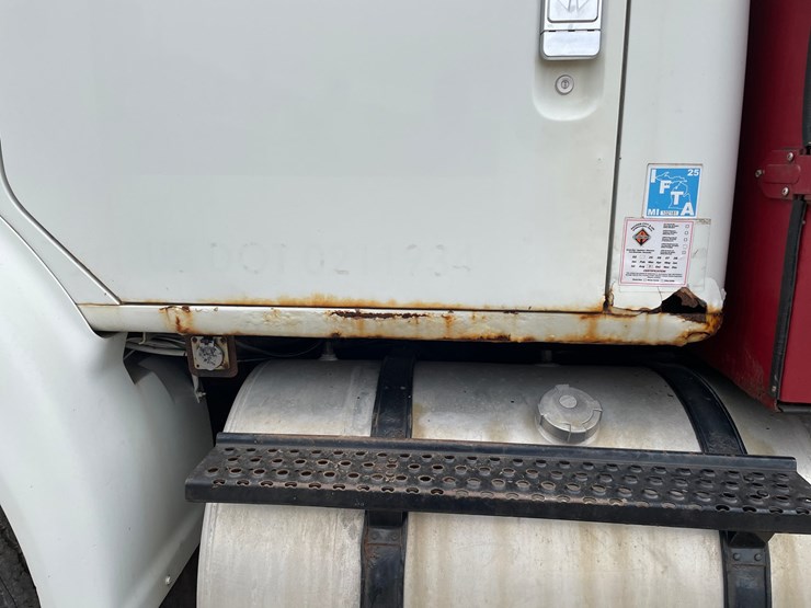 #127-•-1997-international-s/a-mobile-home-toter-(has-mi.-title)-(kingsford,-mi)-image-15