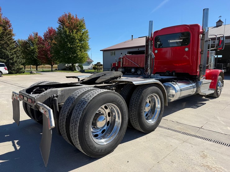 2020-peterbilt-389-image-5