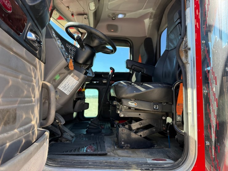 2020-peterbilt-389-image-44