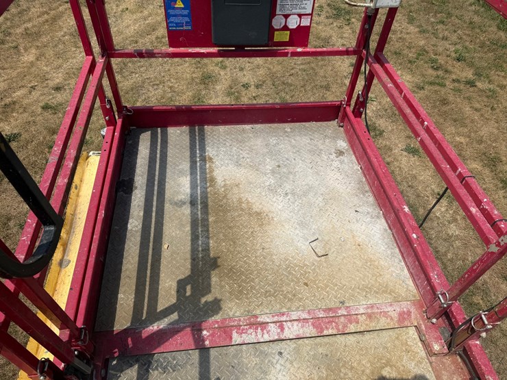 #2085-•-2016-mec-4096-ert-scissor-lift-image-20
