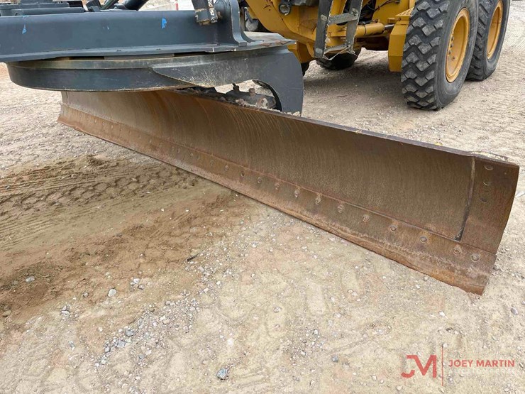 2010-deere-670g-image-9