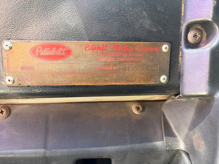 1993-peterbilt-379-image-32
