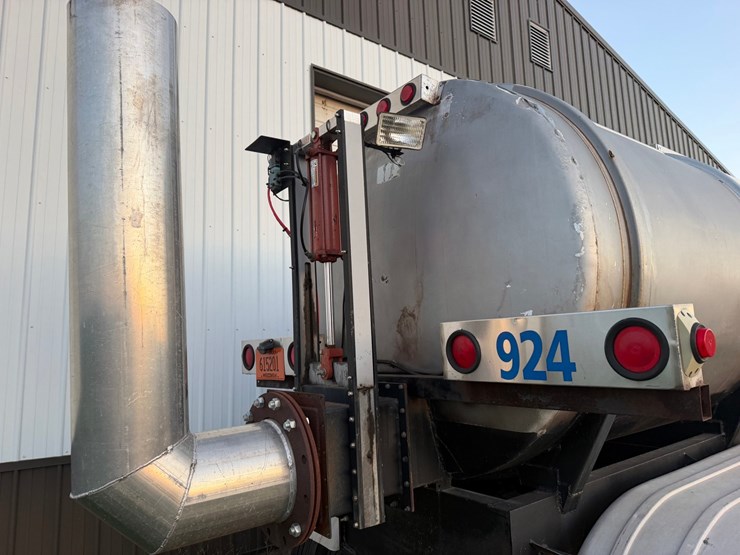 #1735-•-1984-certified-waste-tanker-image-12