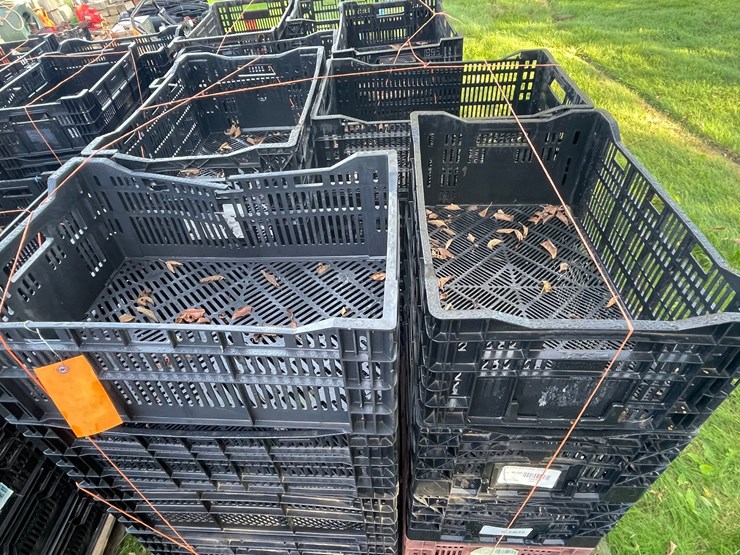 #3223-•-pallet-of-stackable-poly-crates-image-4