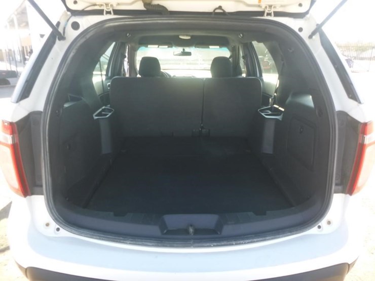 2015-ford-explorer-image-10