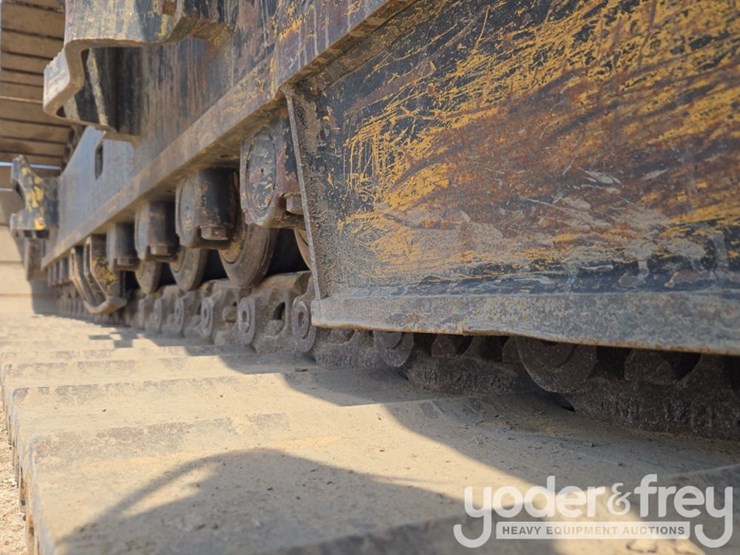 2018-caterpillar-352-image-20