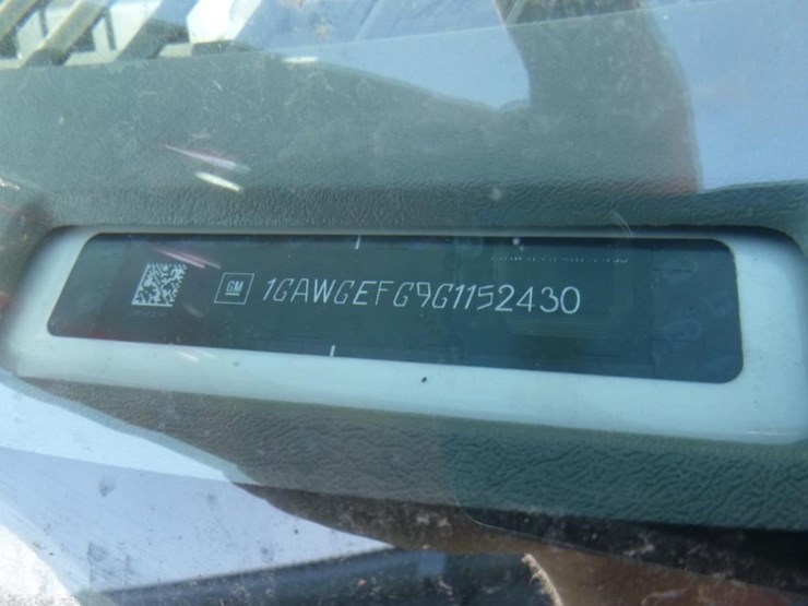 2016-chevrolet-express-2500-image-18