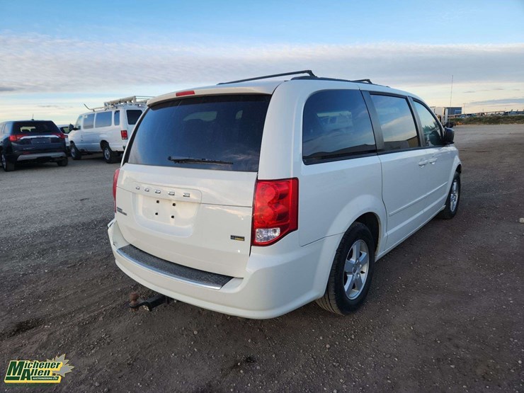 2012-dodge-grand-caravan-image-4