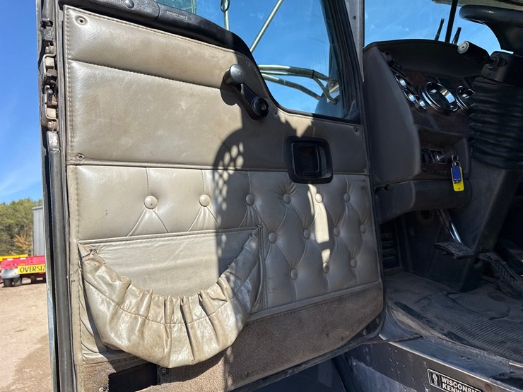 2005-kenworth-t800-image-55