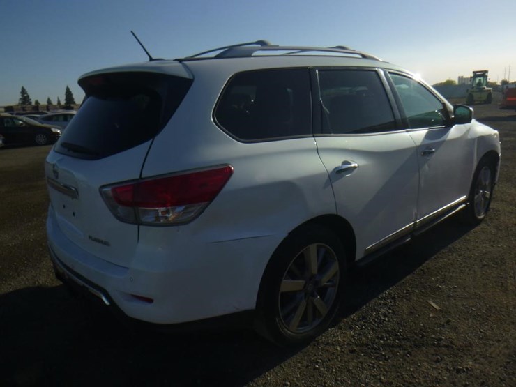 2013-nissan-pathfinder-image-3