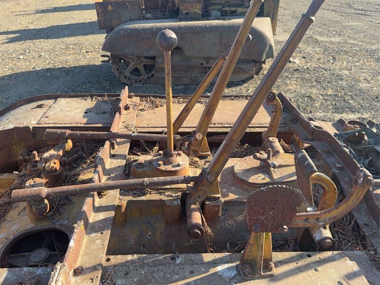 caterpillar-thirty-image-22
