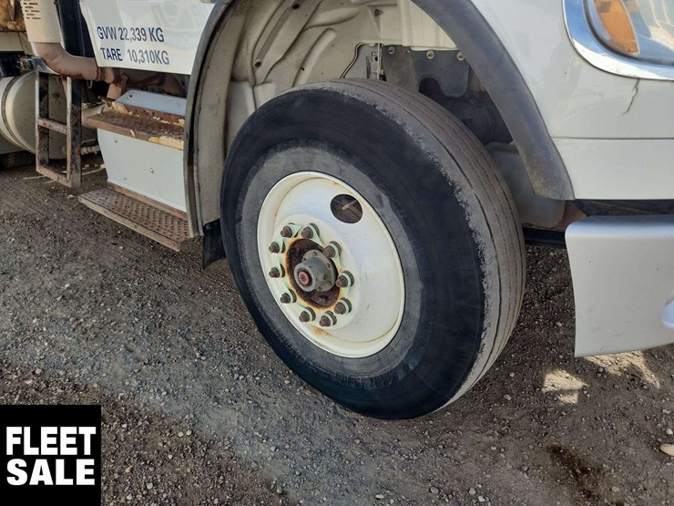 2018-freightliner-m2-106-image-29