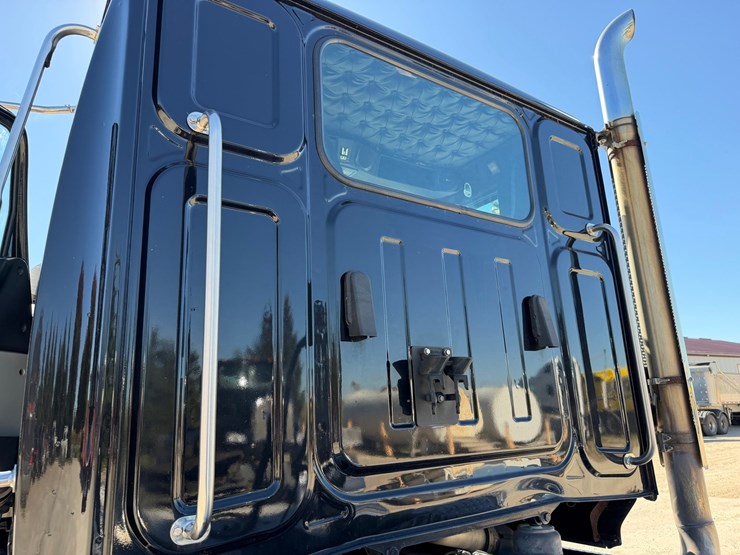 #1727-•-2020-western-star-day-cab-truck-tractor-image-29