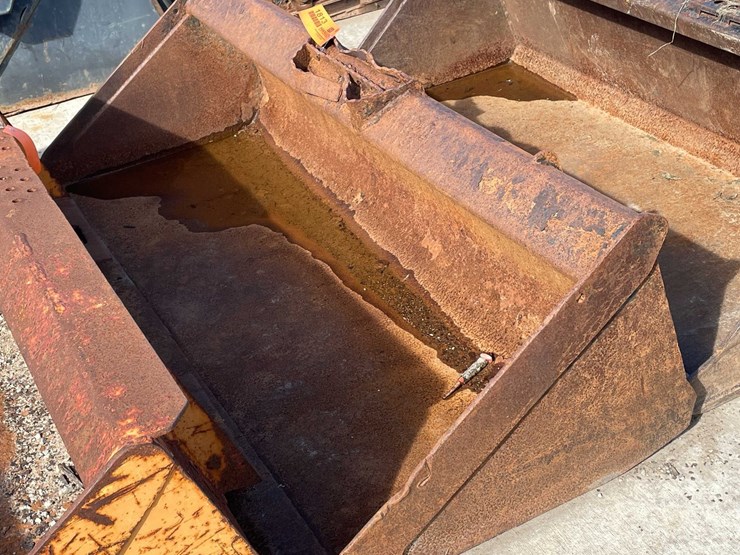 #1813-•-skid-steer-straight-edge-bucket-image-1