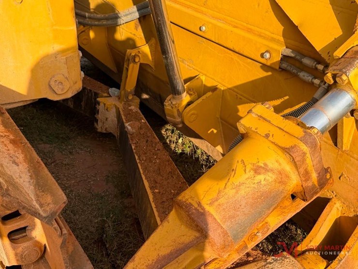 caterpillar-d6h-image-18
