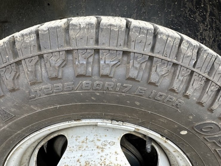 2013-chevrolet-silverado-3500-image-11