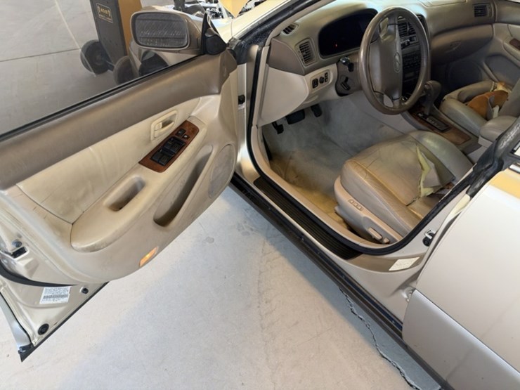 1997-lexus-es300-sdn-image-23