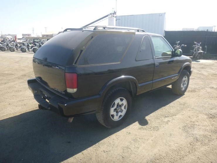 2002-chevrolet-blazer-image-3