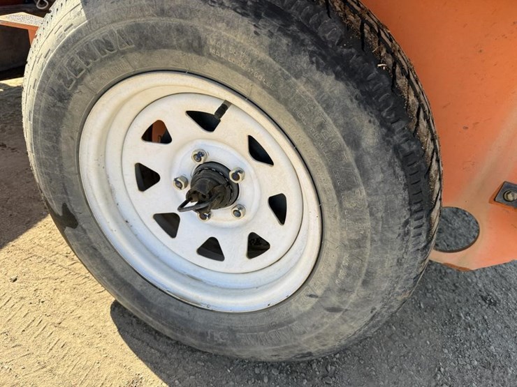 lay-mor-sm-300-3-wheel-broom-image-25
