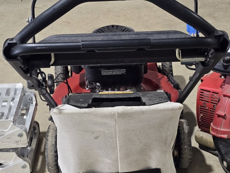toro-personal-pace-self-propelled-22"-mower-image-5