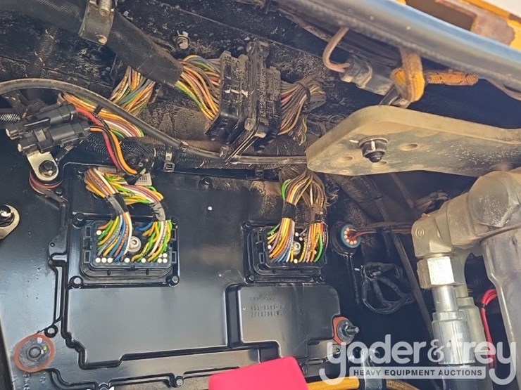 2021-caterpillar-d4-lgp-image-41