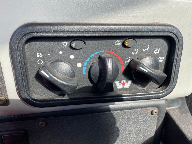 2016-western-star-4900sb-image-82