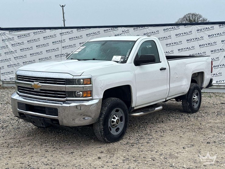 2015-chevrolet-silverado-2500-image-1