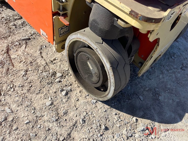 2015-jlg-1230es-image-9