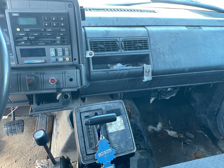 2002-chevrolet-6500-image-13