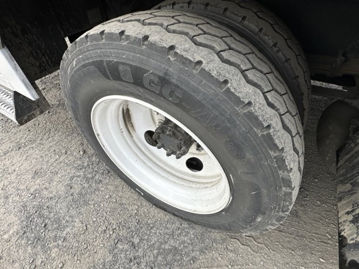 2005-ford-f650-image-15