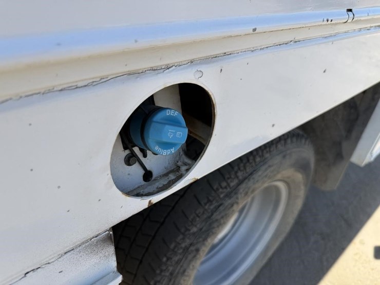 2025-chevrolet-3500-image-24