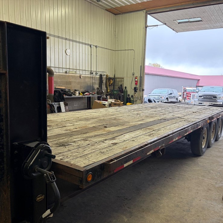 #638 • 2001 Trailerman Tri Axle Gooseneck Trailer (Has WI Title)(Jefferson, WI)