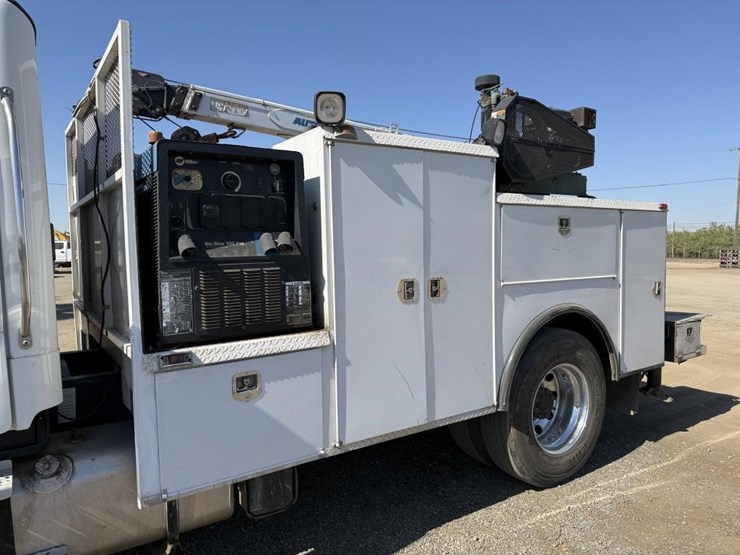 2016-freightliner-mechanics-truck-image-27