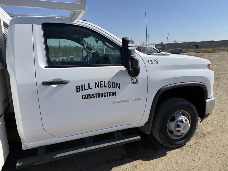 2025-chevrolet-3500-image-10