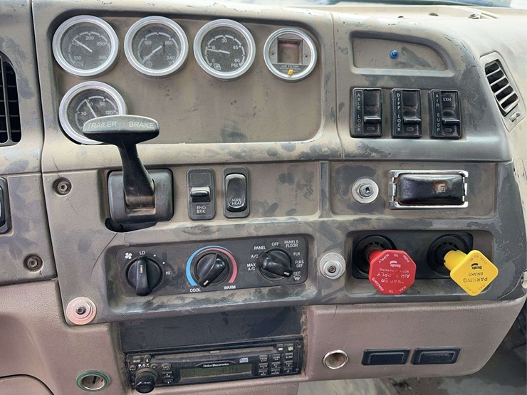 2006-sterling-lt9500-image-26
