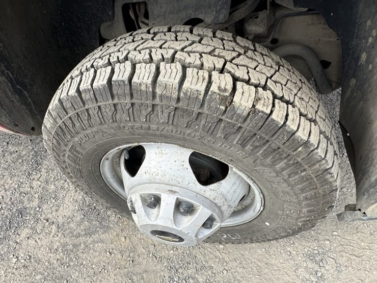 2013-chevrolet-silverado-3500-image-17