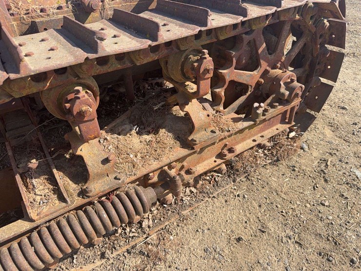 caterpillar-thirty-image-7