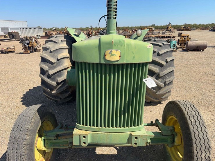 john-deere-820-image-9