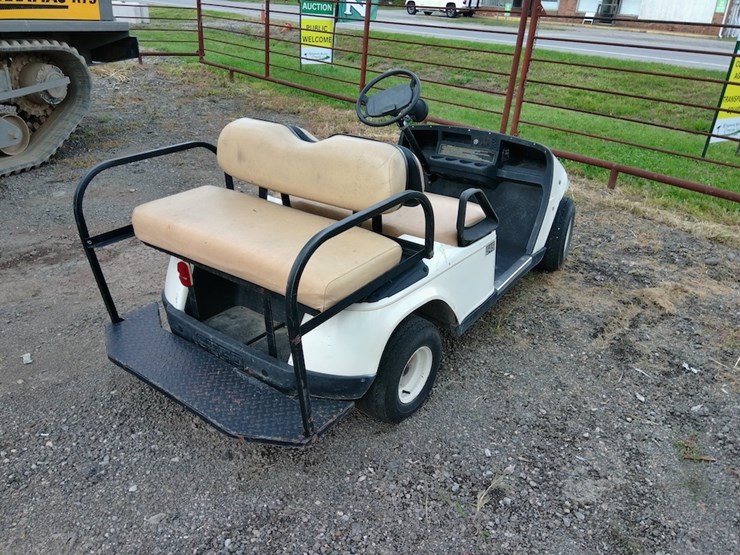 ez-go-golf-cart-image-3