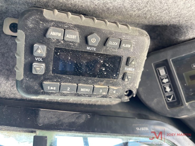 2023-deere-332g-image-24