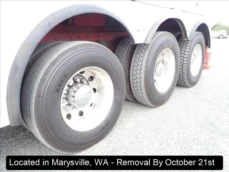 2005-peterbilt-379-image-35