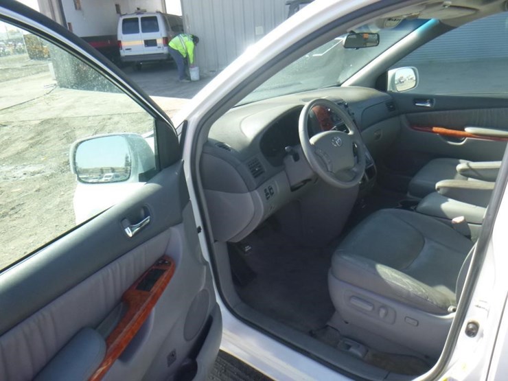 2009-toyota-sienna-image-5