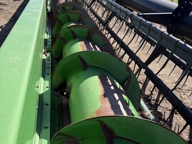 2011-john-deere-635f-image-12